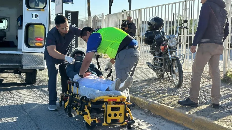 Accidente en moto deja a joven lesionada