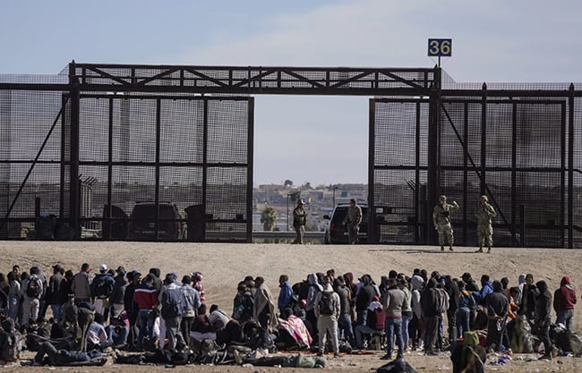 Cancela EU número de seguro social a migrantes que llegaron legalmente