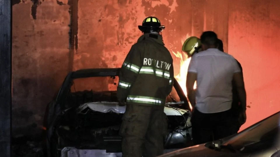 Explotan auto en dos bares en Zacatecas