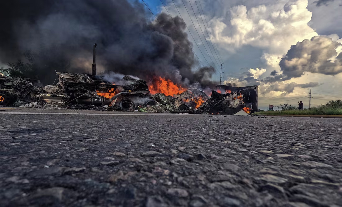 Bloqueos paralizan carreteras en Sinaloa