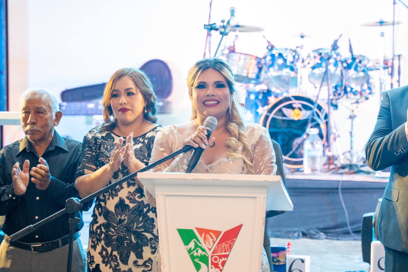 Celebra Yesica Sifuentes a maestros de Castaños