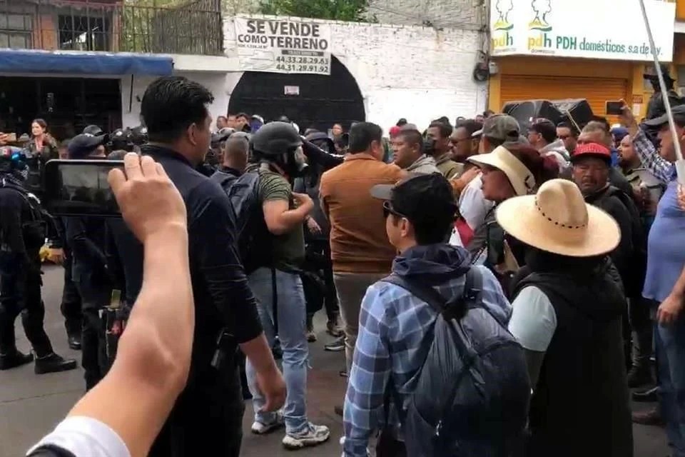 Bloquea, destroza y se enfrenta CNTE en Morelia
