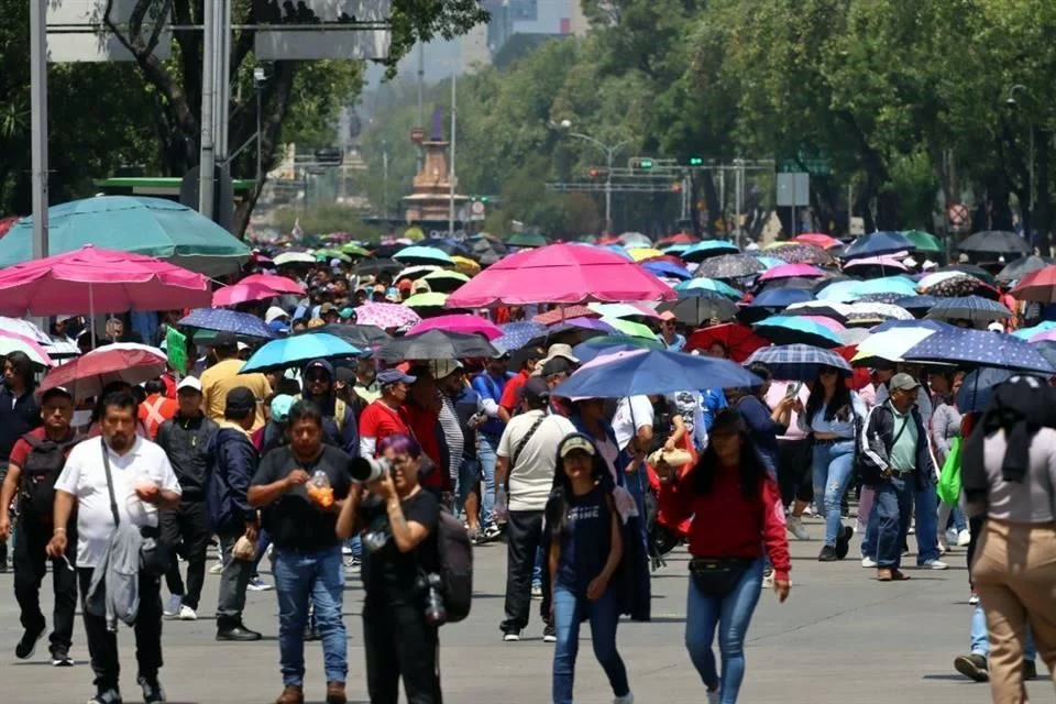 Perfilan en CNTE mantener plantón; descartan reponer clases