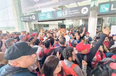Toman aeropuerto: Afecta CNTE a miles