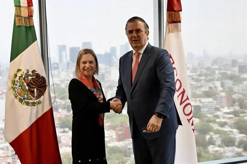 Se reúne Ebrard con Embajadora de Francia