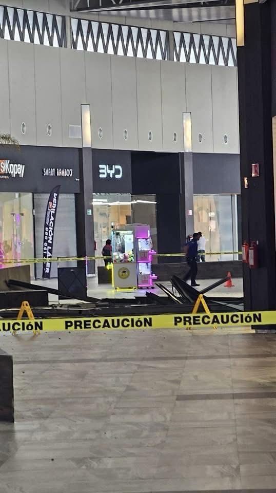 Sufre 12 fracturas tras accidente en el Mall
