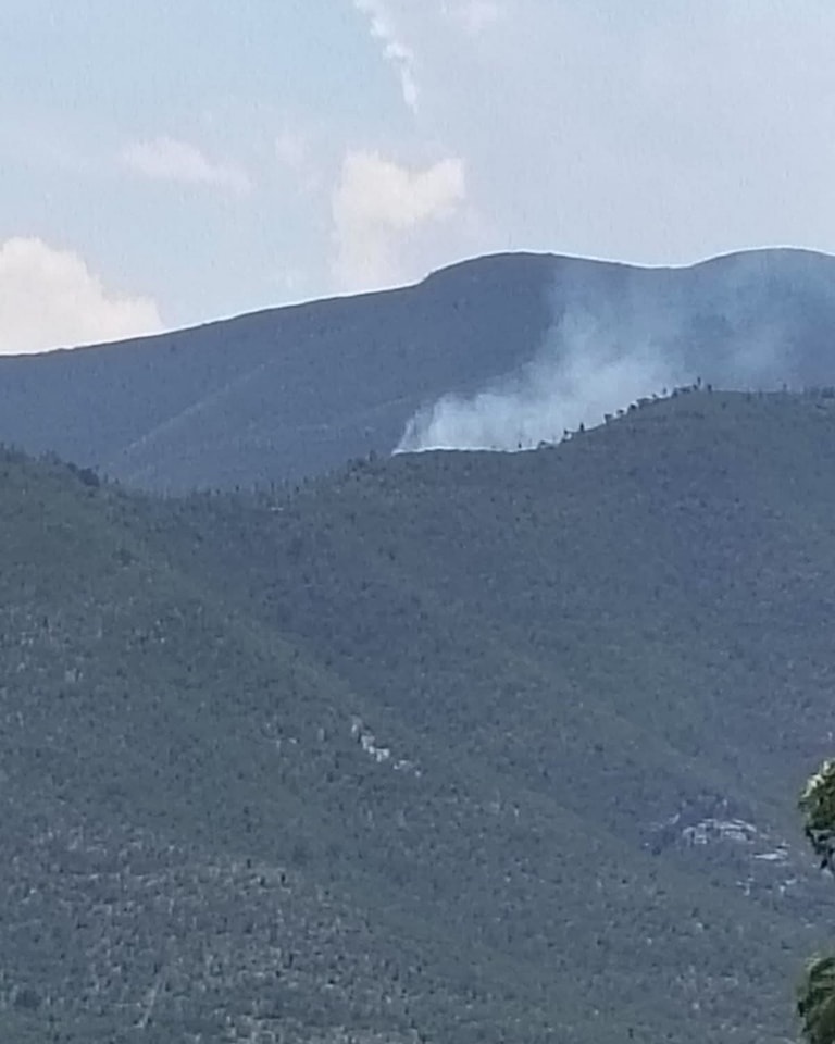 Arrasa incendio con serranía de Múzquiz
