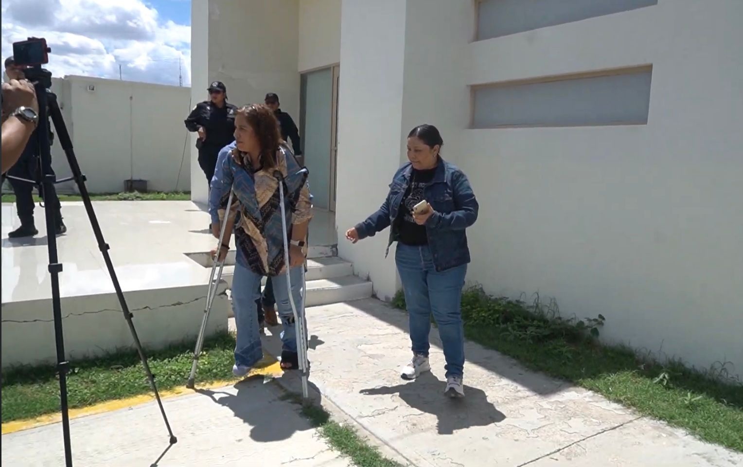 Sale libre agresora de Mónica Escalera