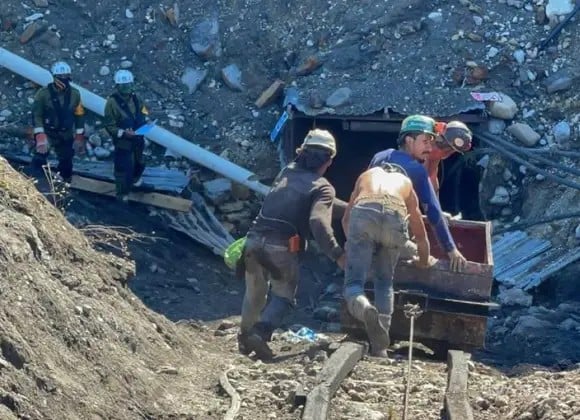 Demandan viudas acelerar rescate