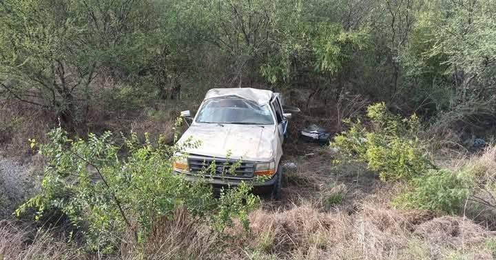 Vuelcan dos en la Carretera 57
