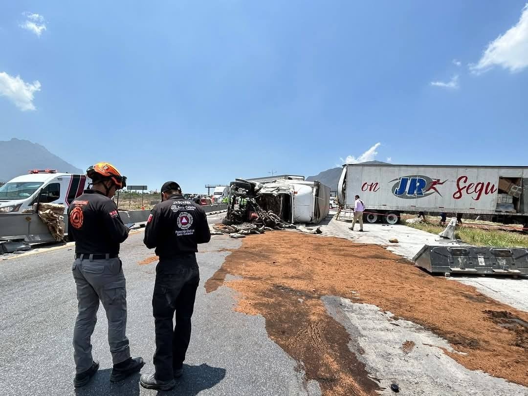 Choque múltiple colapsa vialidad en la Mty-Saltillo