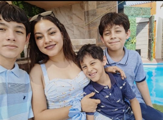 Reina Aurora: protege la ciudad y a sus 3 hijos
