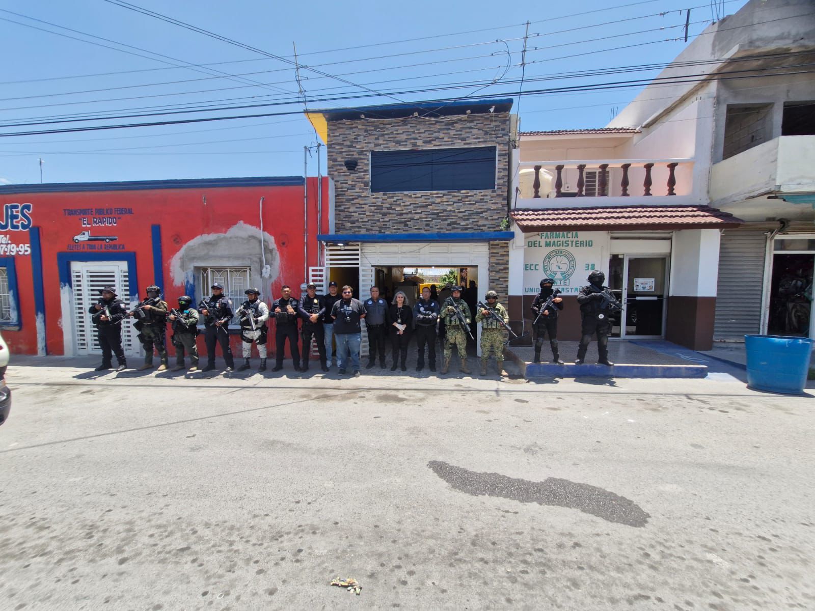 Catean vivienda y detienen a cuatro