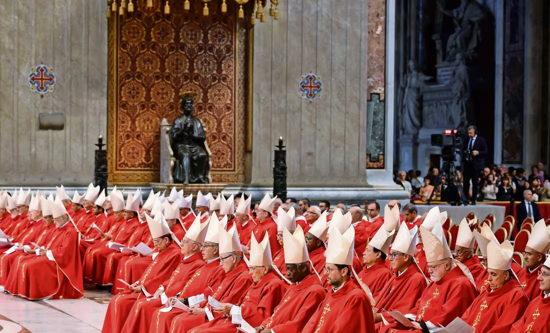 Cardenales se instalan en el Vaticano para el cónclave; llaman a la paz en Ucrania y Medio Oriente