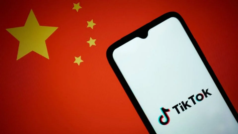 Irlanda multa a TikTok por transferir datos personales de usuarios europeos a China; deberá de pagar más de 600 millones de dólares