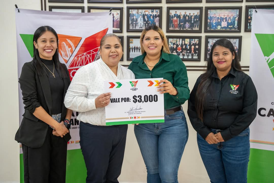 Entrega Yesica Sifuentes premios del sorteo de predial