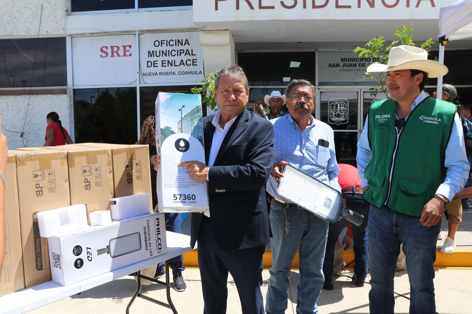 Refrenda Óscar Ríos su compromiso con el desarrollo de San Juan de Sabinas