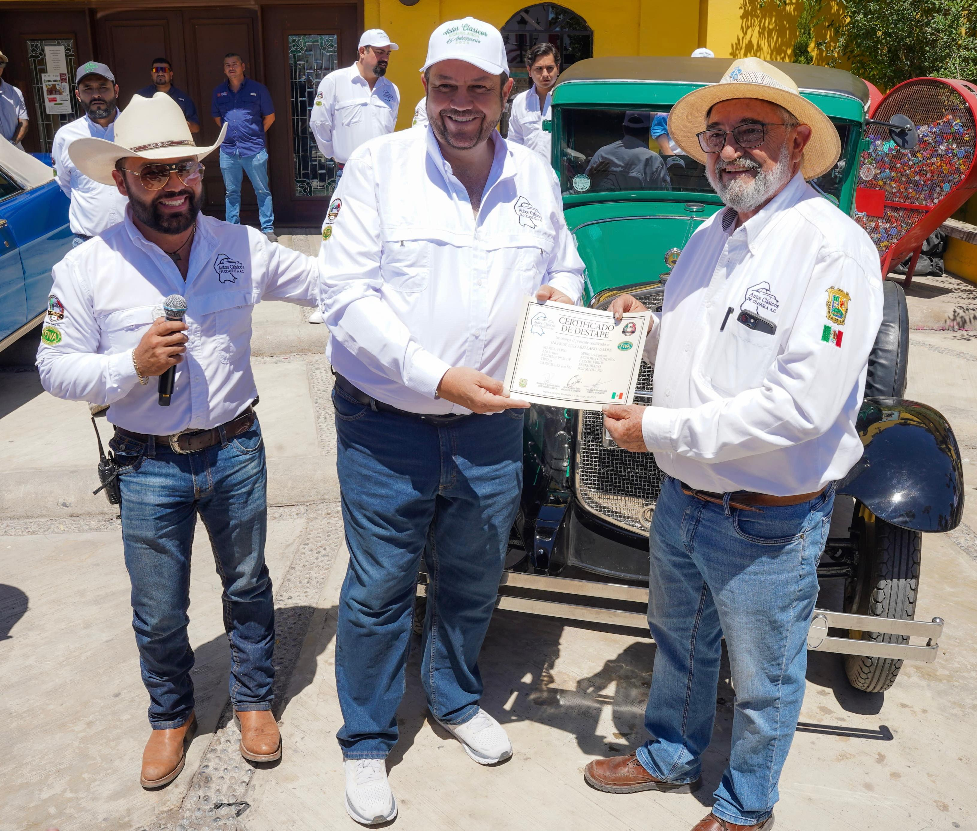 Éxito total la exhibición de autos clásicos y la feria del tamal y pan de pulque en Ramos
