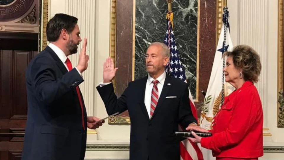 Ronald Johnson rinde protesta como nuevo embajador de Estados Unidos en México