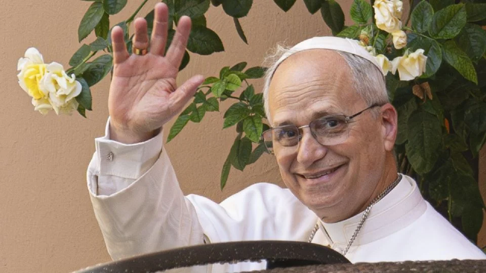 Papa León XIV promete trabajar por la paz en Medio Oriente y Ucrania