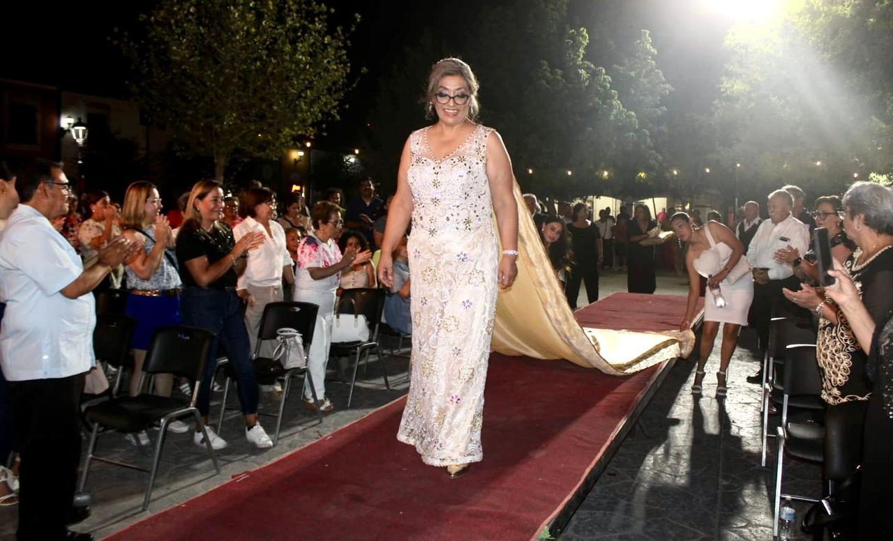 Mágica coronación de Ana Luisa I como reina del magisterio en Cuatro Ciénegas