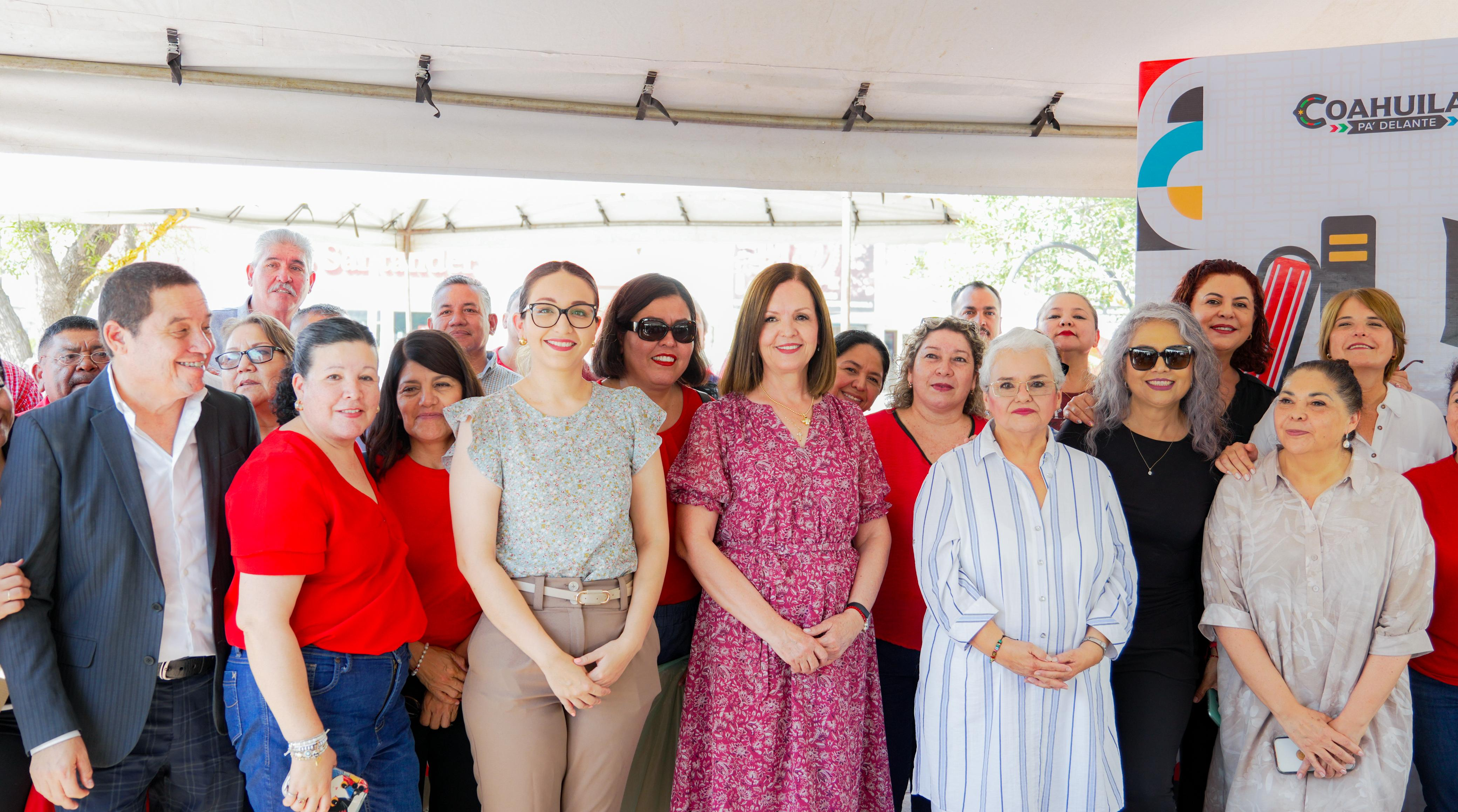 Sari Pérez inaugura la primera Feria del Libro en Frontera