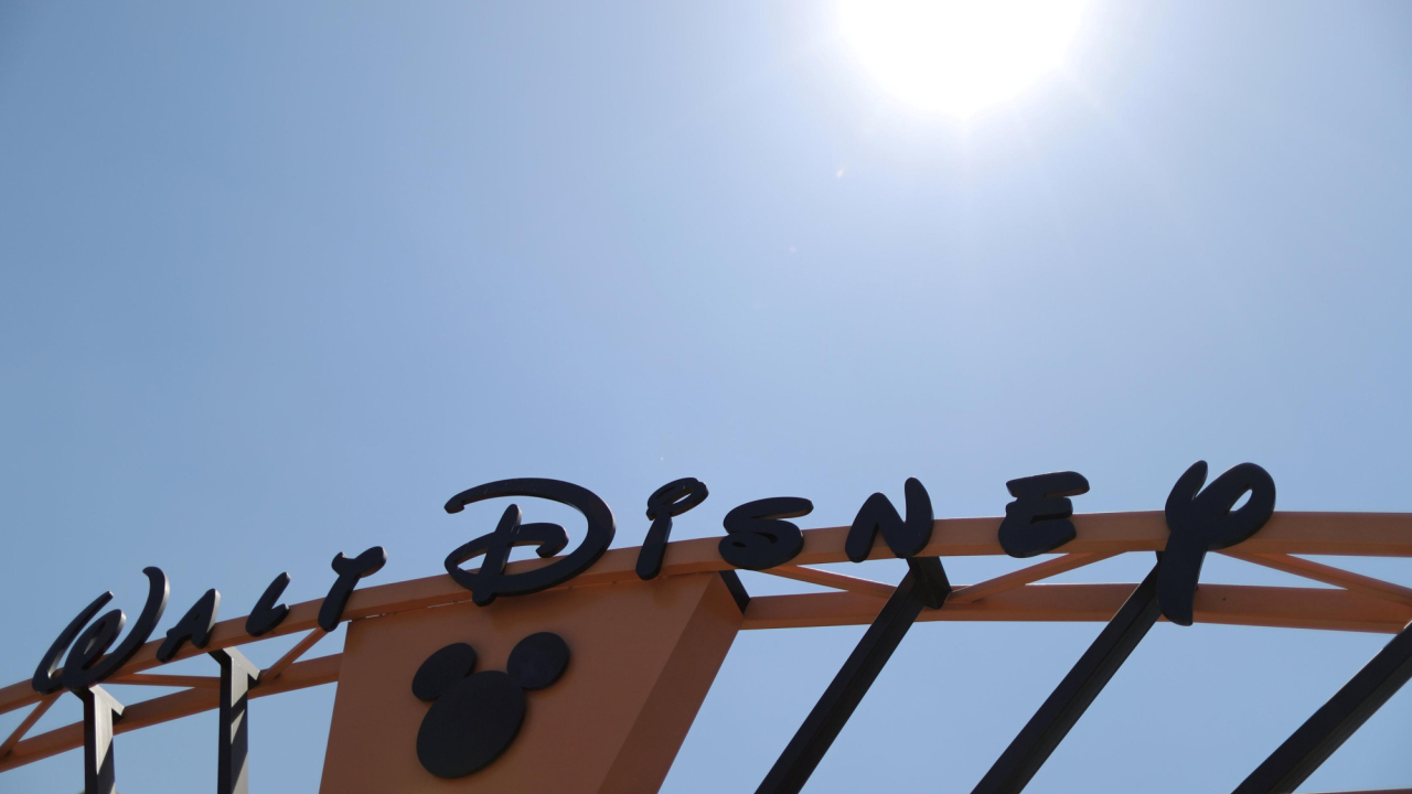 Disney suspende a 45 trabajadores venezolanos tras fallo judicial sobre protección temporal