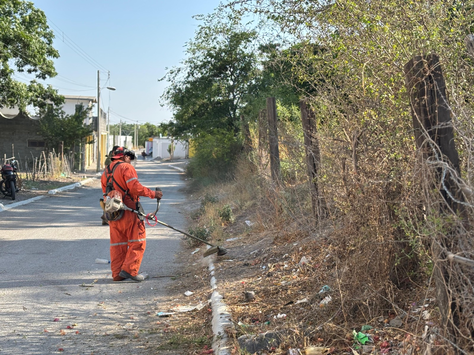 Se unen sectores a la limpieza de calles de Parras