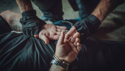 EU arresta a migrante mexicano; es acusado de amenazar con «disp*rarle en la cabeza» a Trump