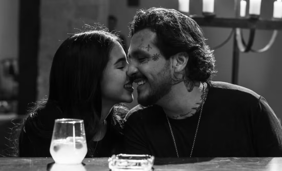 Adela le pide a Ángela Aguilar que Nodal ya no se tatúe, porque después se los borra, como lo hizo con los ojos de Belinda
