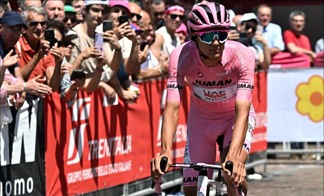 El ciclista mexicano Isaac del Toro mantiene la Maglia Rosa; se encuentra a dos etapas de ganar el Giro de Italia