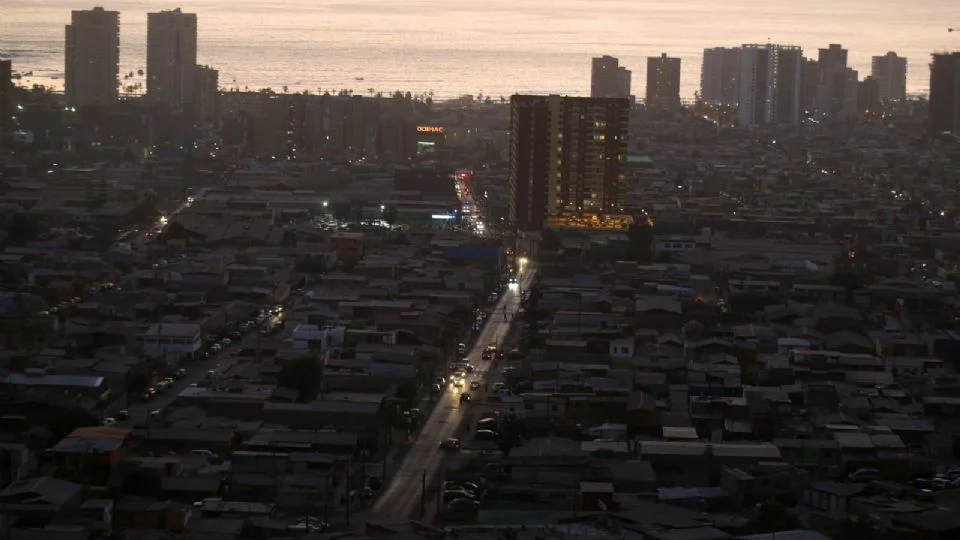 Sismo de magnitud 7.5 sacude a Chile; emiten alerta de tsunami