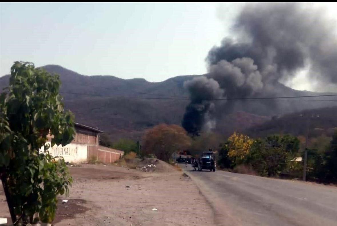 En Michoacán se reportan narco-bloqueos