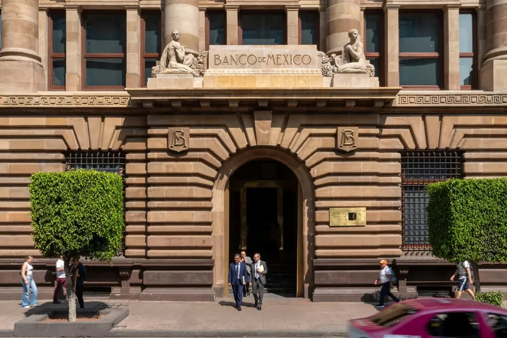 Advierte Banxico daños por debilidad económica