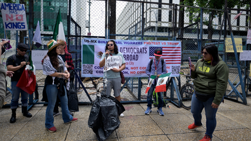 Estadounidenses marchan en CDMX contra las redadas