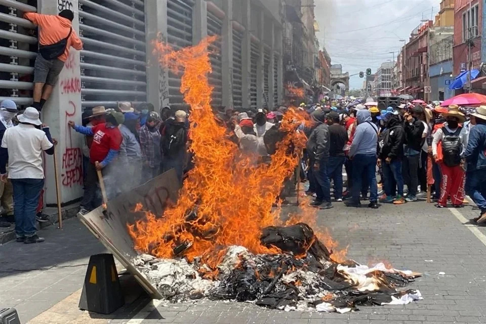 Denunciará SNTE a CNTE por quema de sede nacional
