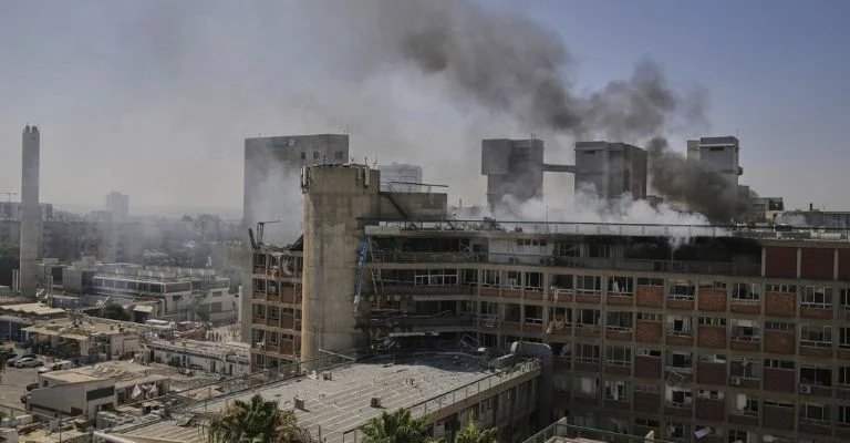 Misil impacta hospital israelí