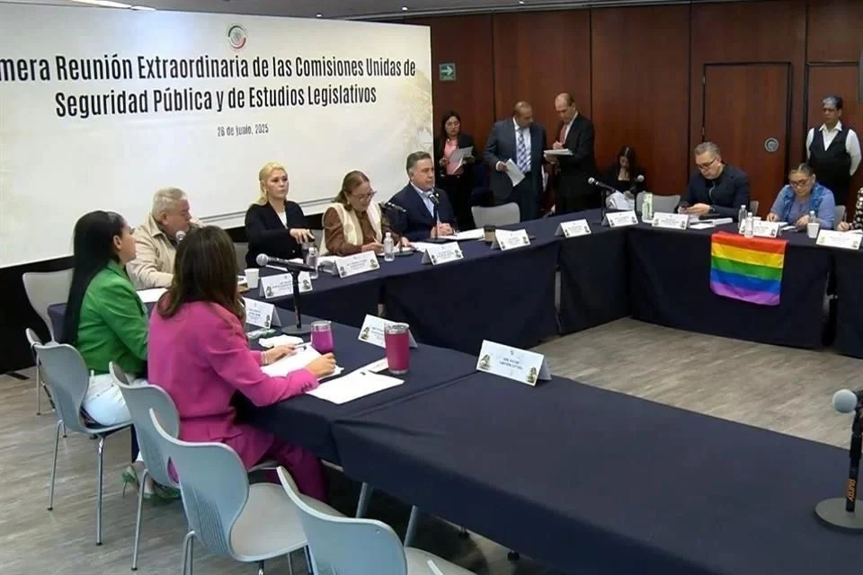 Avanza ‘Ley Espía’ en Senado entre críticas