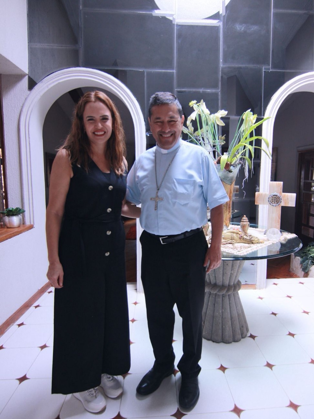 Se reúne Clara Luz con Obispo de PN