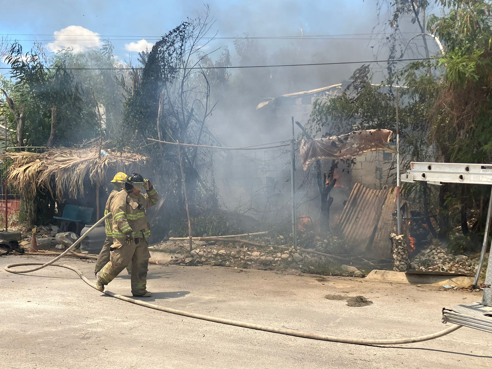 Se incendia tejabán con bebé en interior