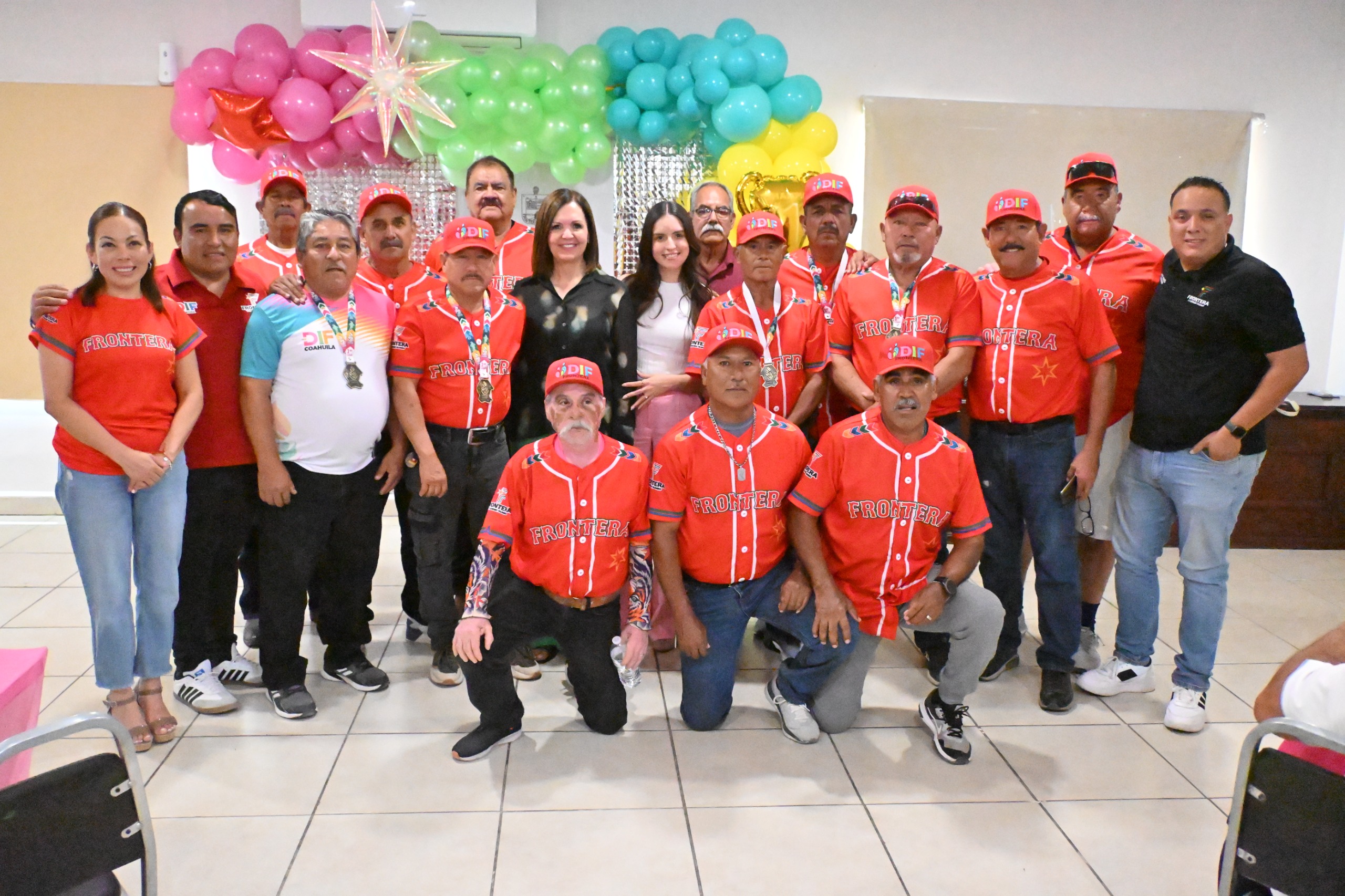 Reconocen entrega de adultos mayores