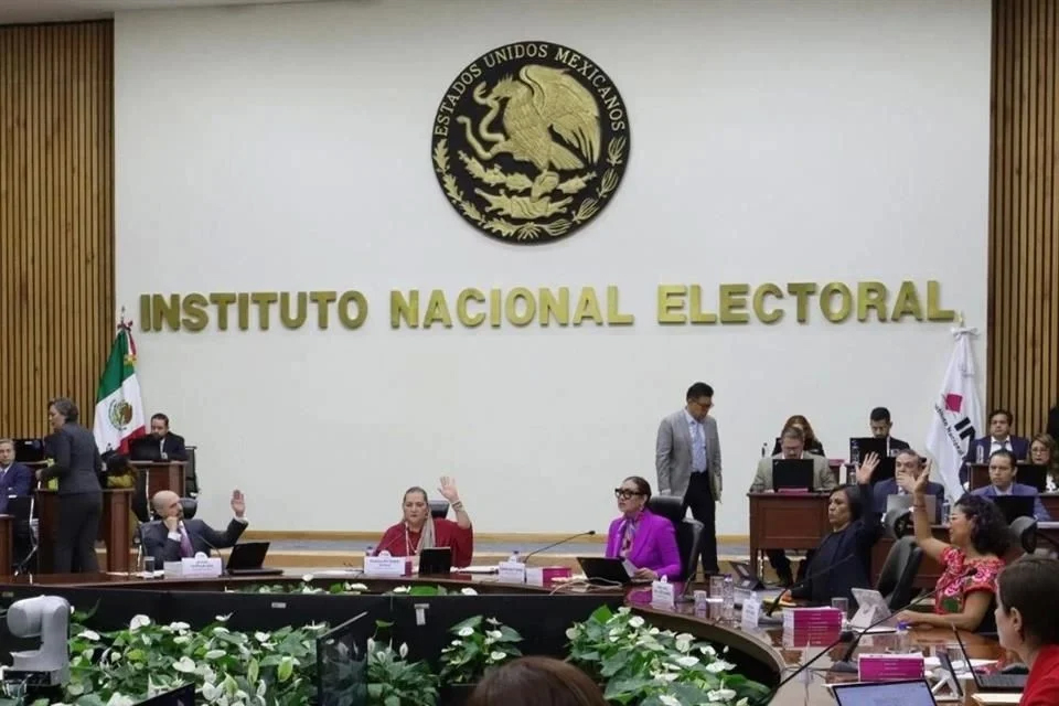 Quita INE triunfo a 46 candidatos por promedio… ¡y cárcel!