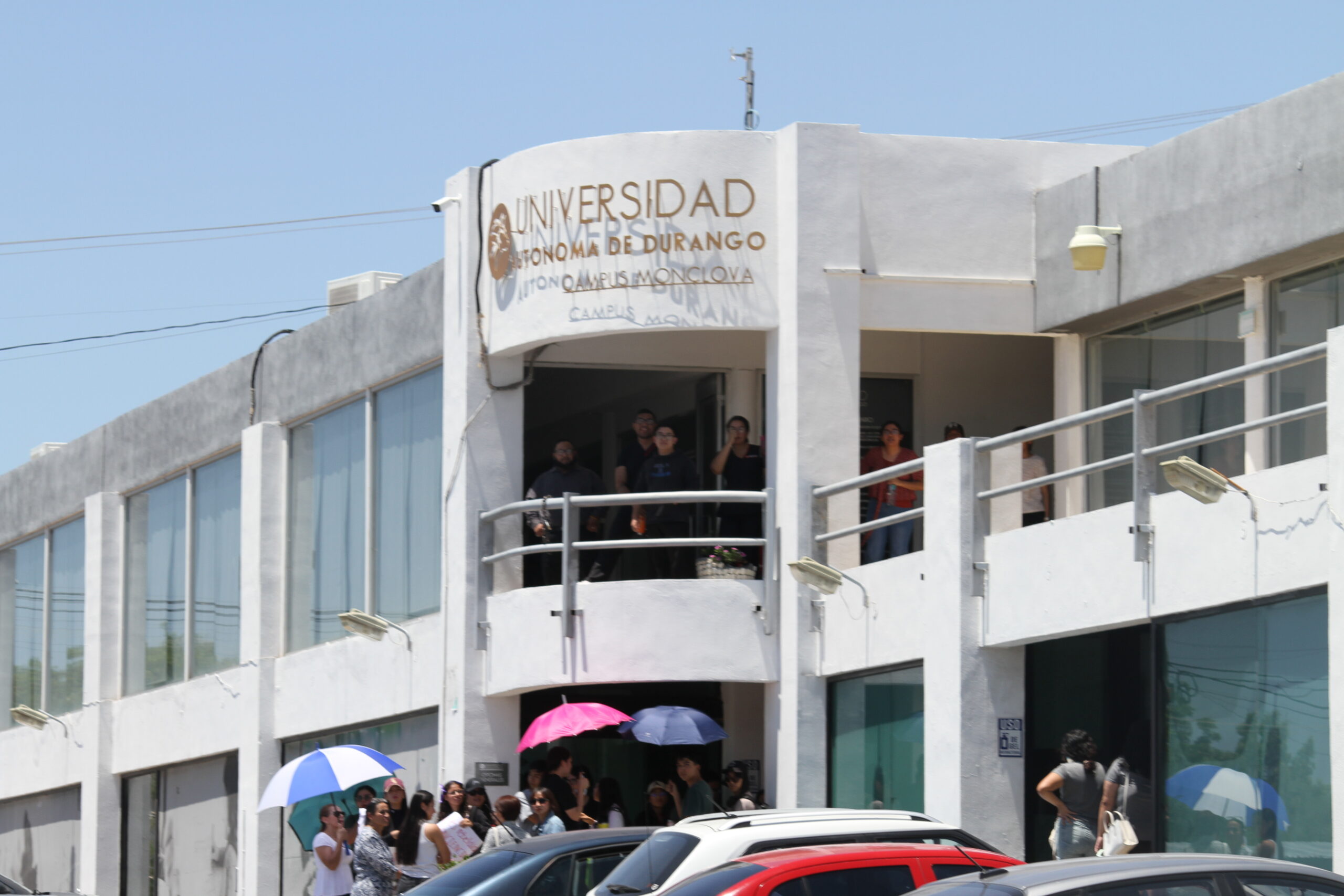 Emite UAD títulos falsos a egresados