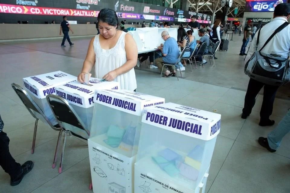 El INE sumido en enredos