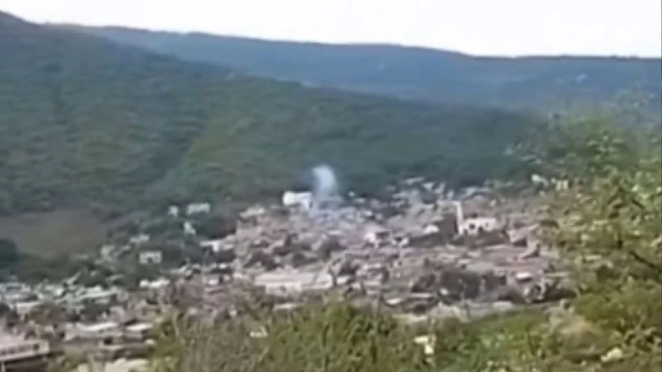 Atacan con drones alcaldía en Michoacán