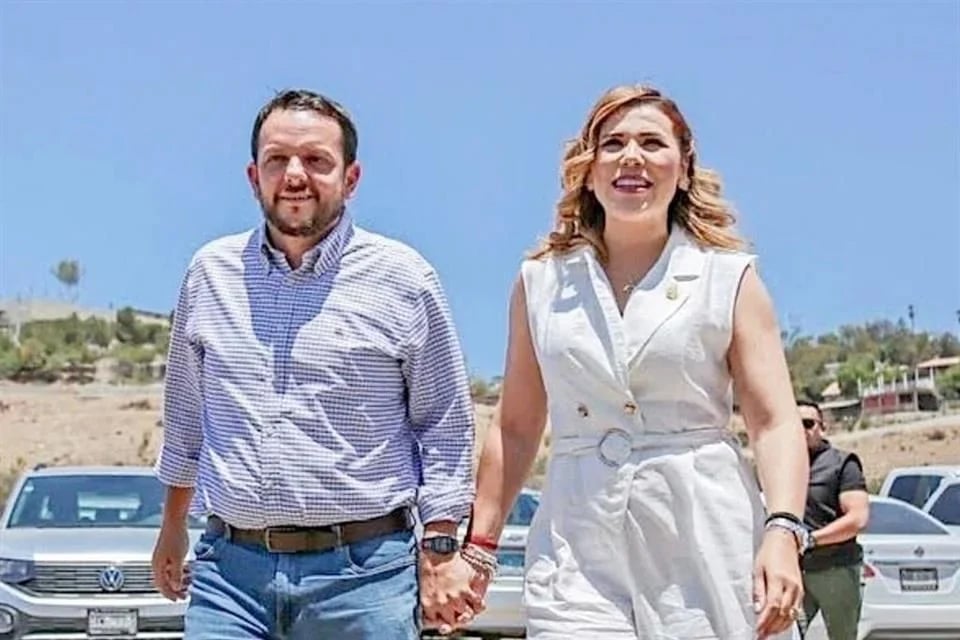 Deja esposo de Marina del Pilar cargo honorario en BC