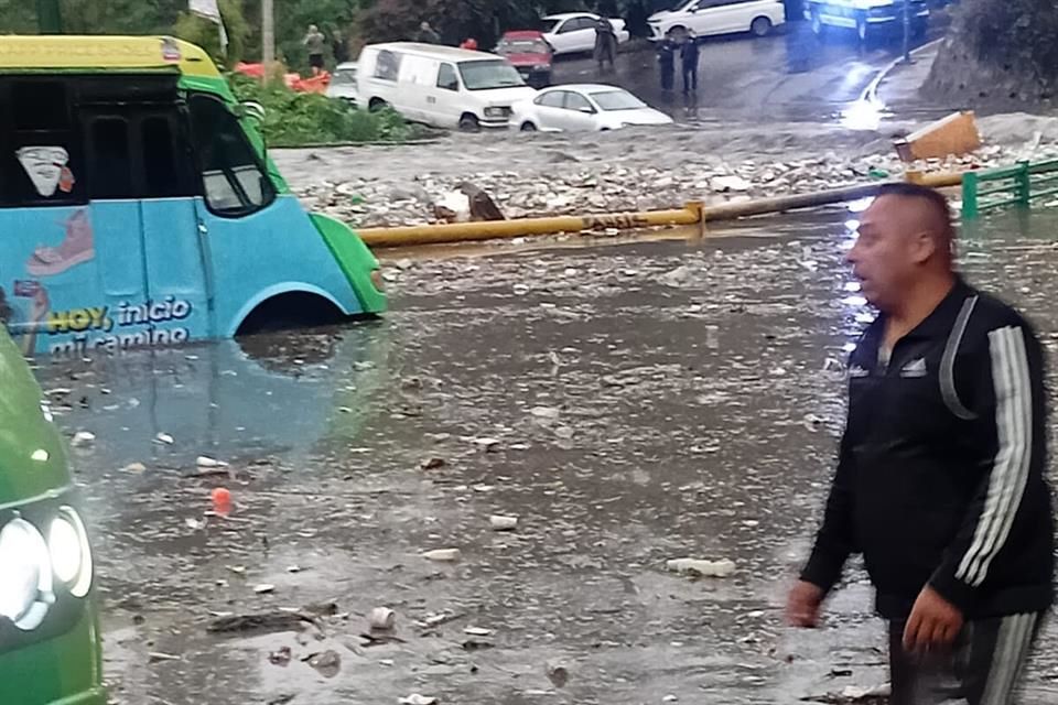 Reportan desborde de presa por lluvia en Álvaro Obregón