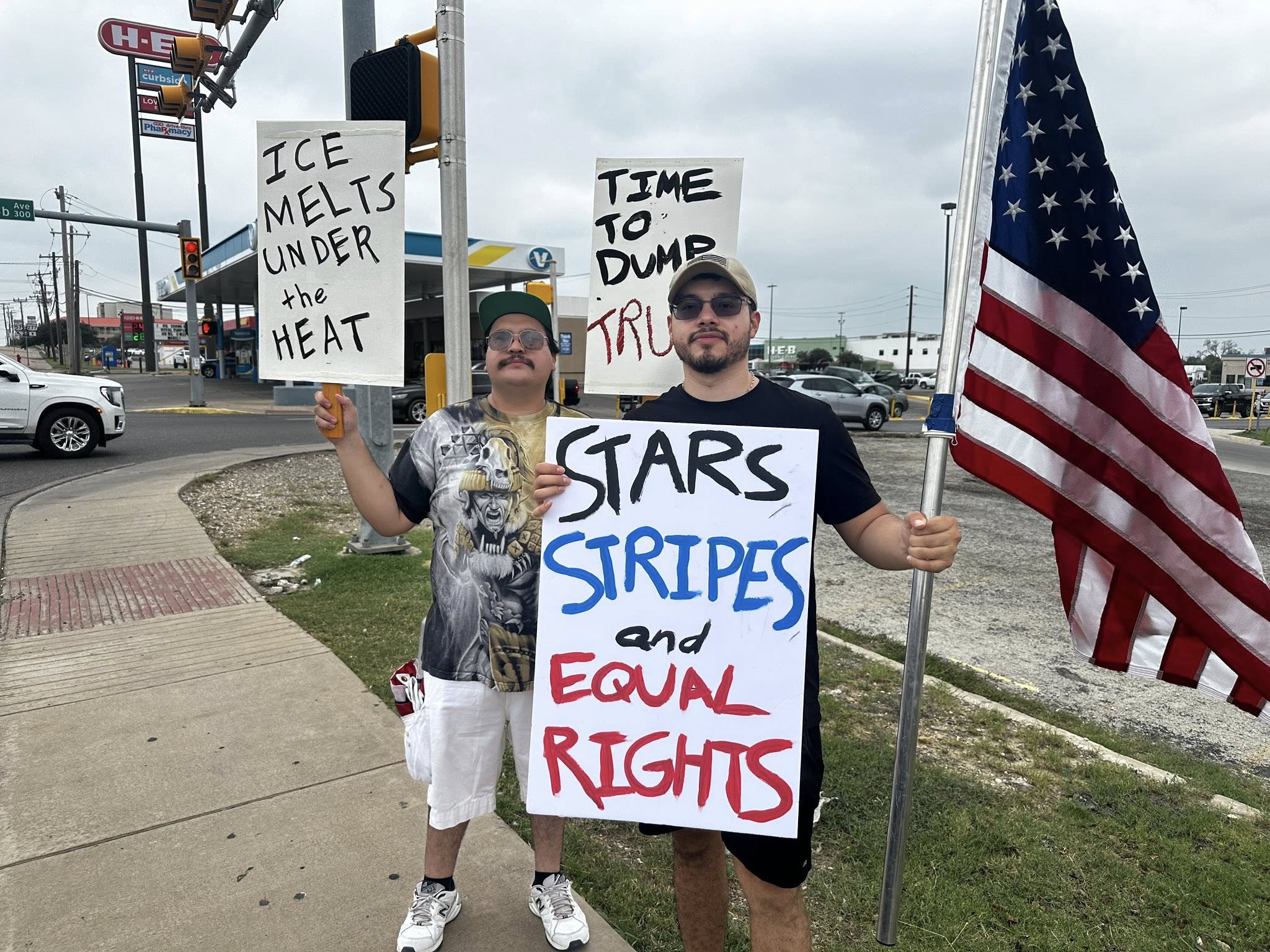 Protestan en Eagle Pass contra redadas migratorias