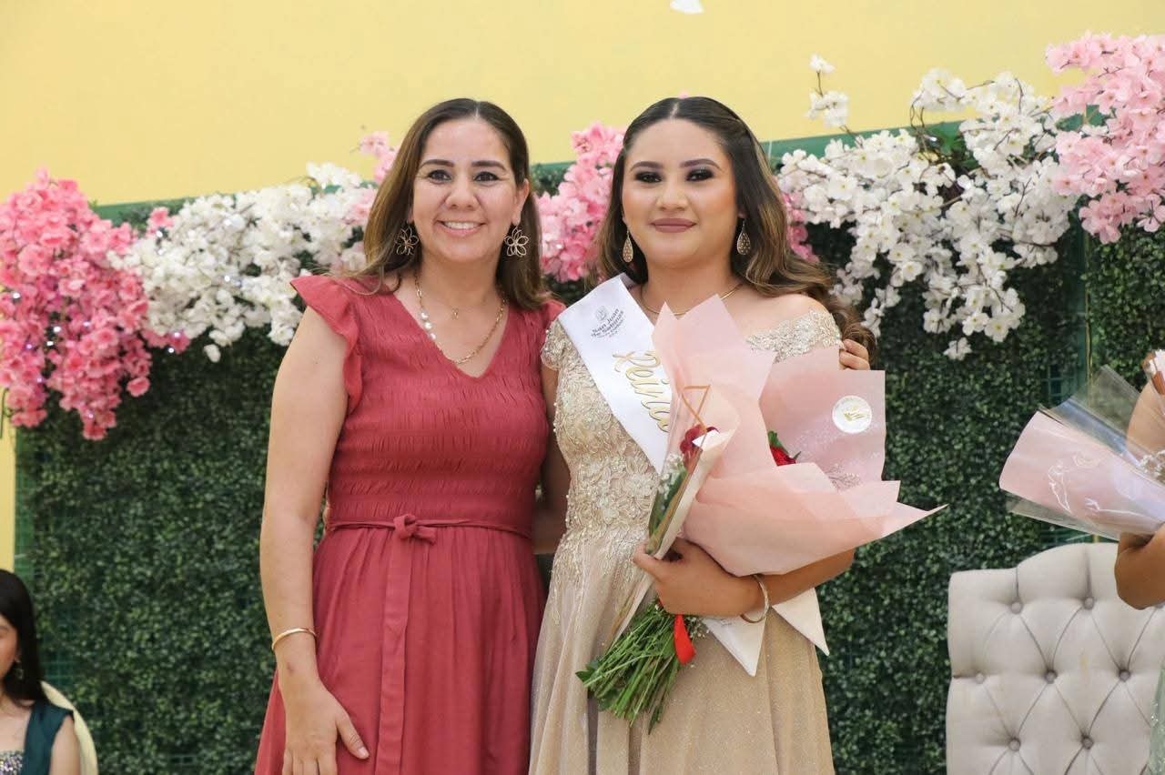 Coronan a Keyla I como reina de SJS