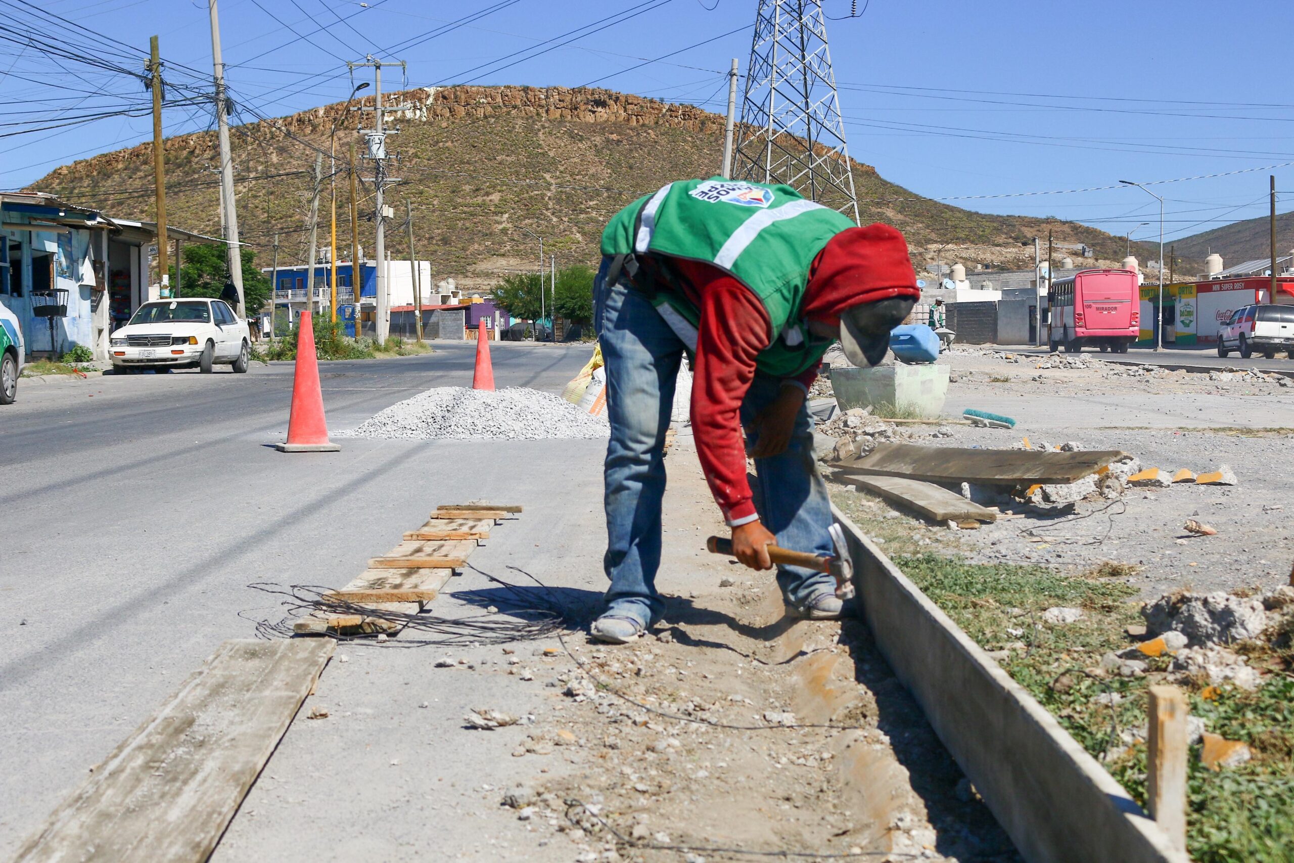 Refuerza Tomás Gutiérrez vialidades más seguras